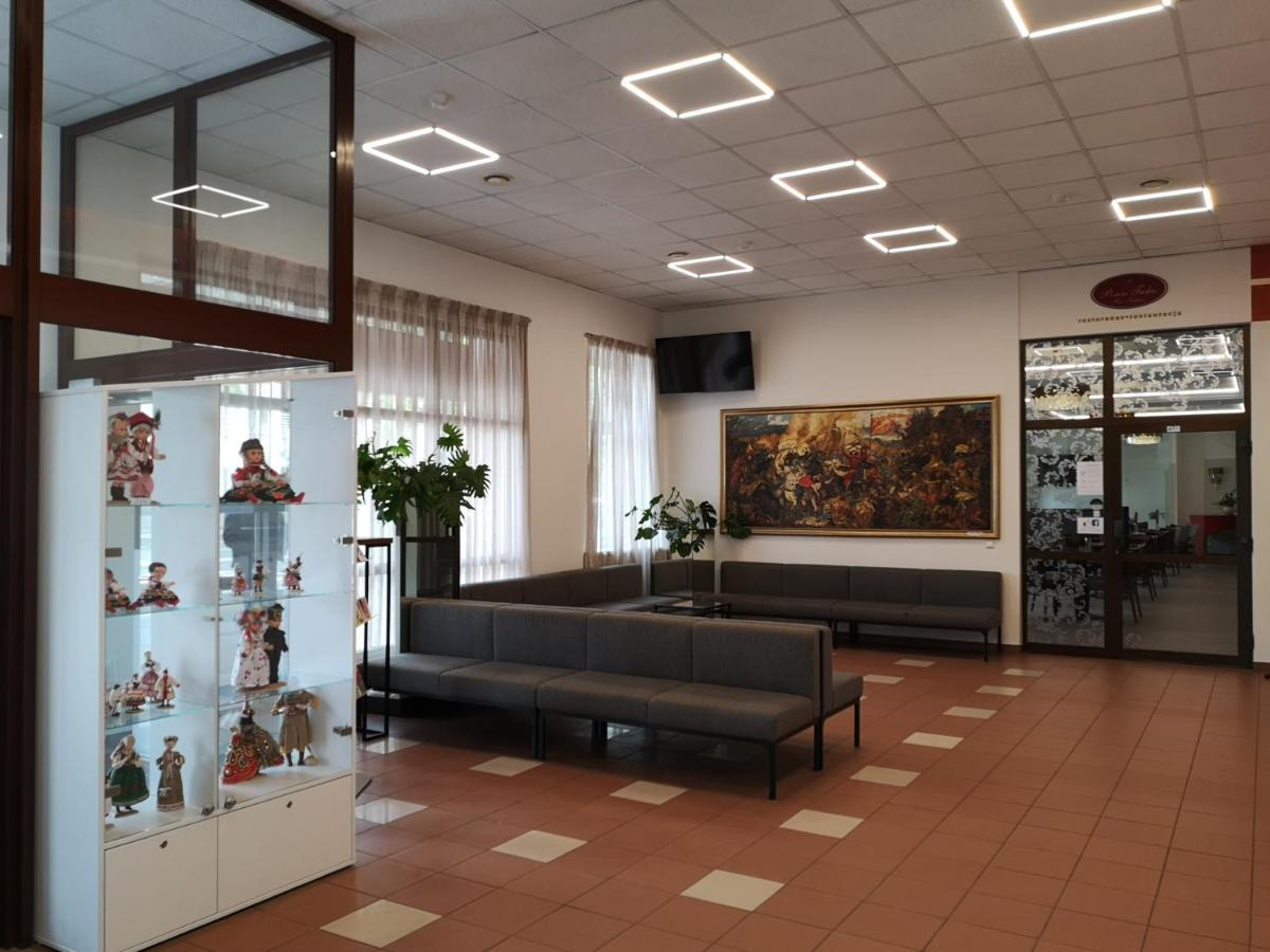 Hotel Pan Tadeusz à VNO Extérieur photo