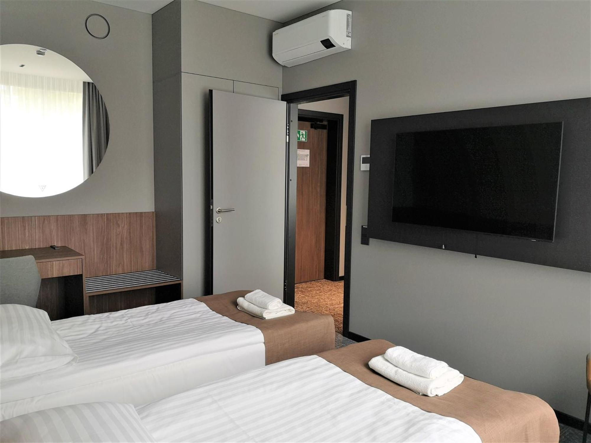 Hotel Pan Tadeusz à VNO Extérieur photo